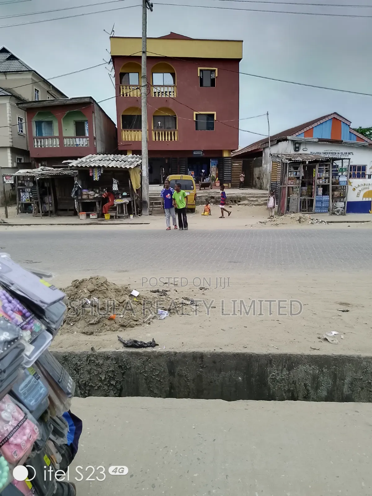 Furnished 18bdrm House in Ojo for sale