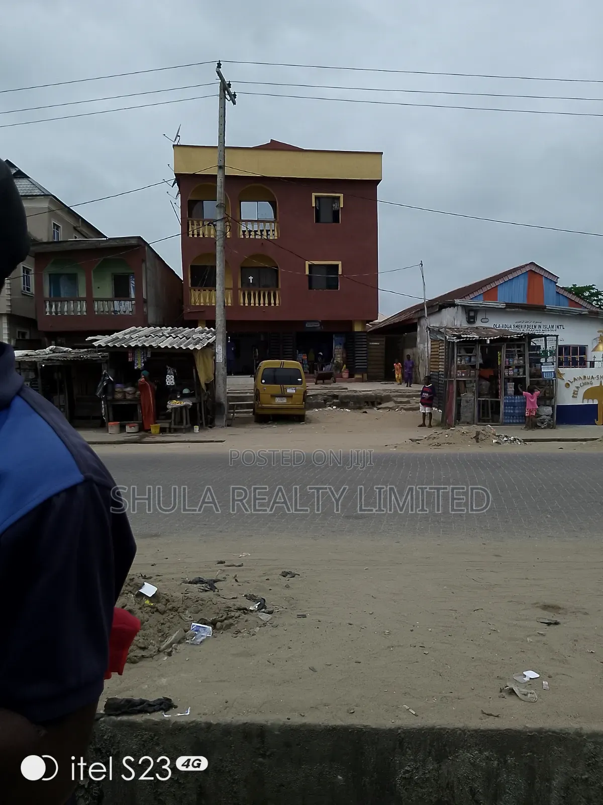 Furnished 18bdrm House in Ojo for sale