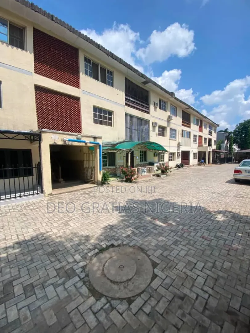 3bdrm Apartment in Estate, Maitama for sale