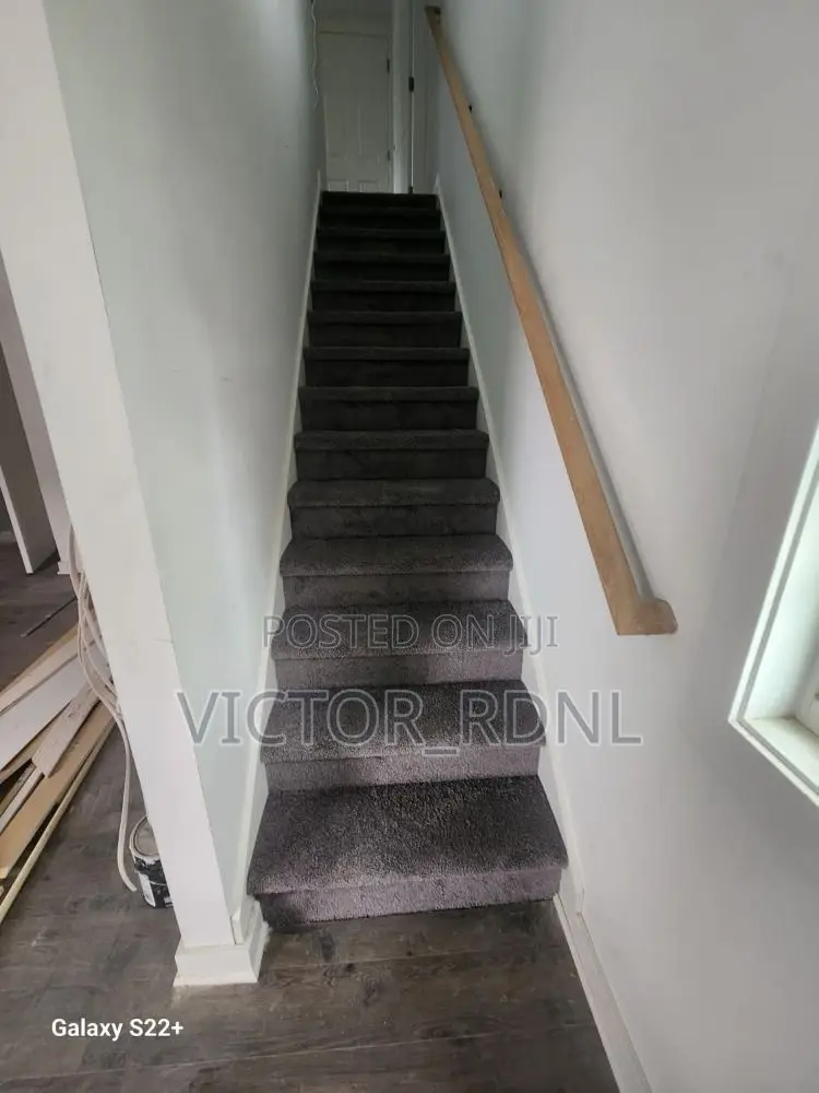 Elegant Wall to Wall Rug Design
