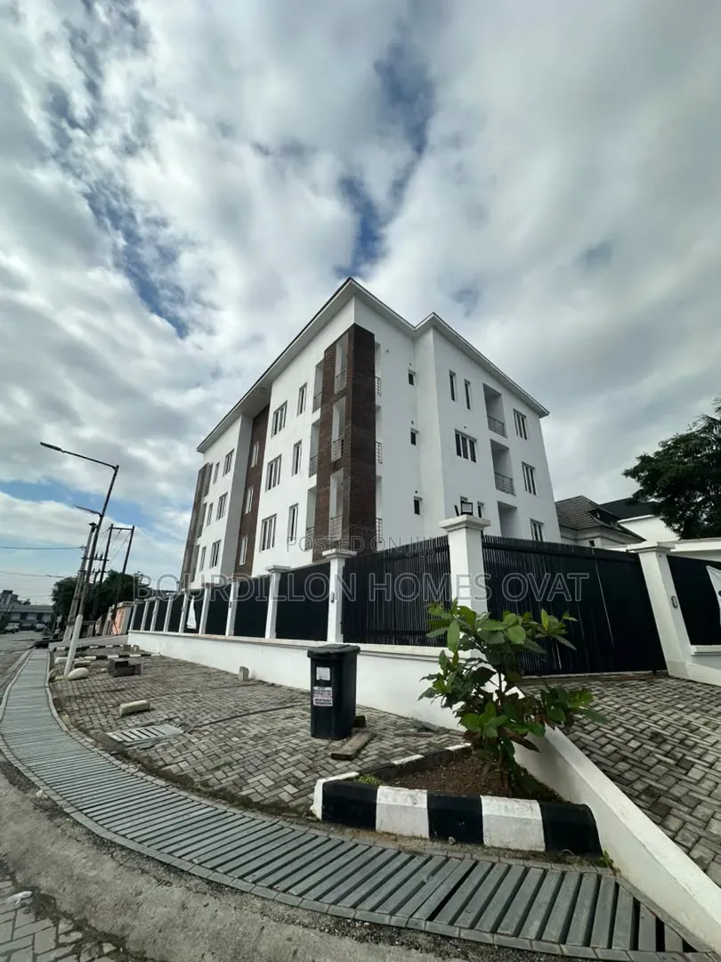 5bdrm Maisonette in Lekki Phase 1 Lagos for sale
