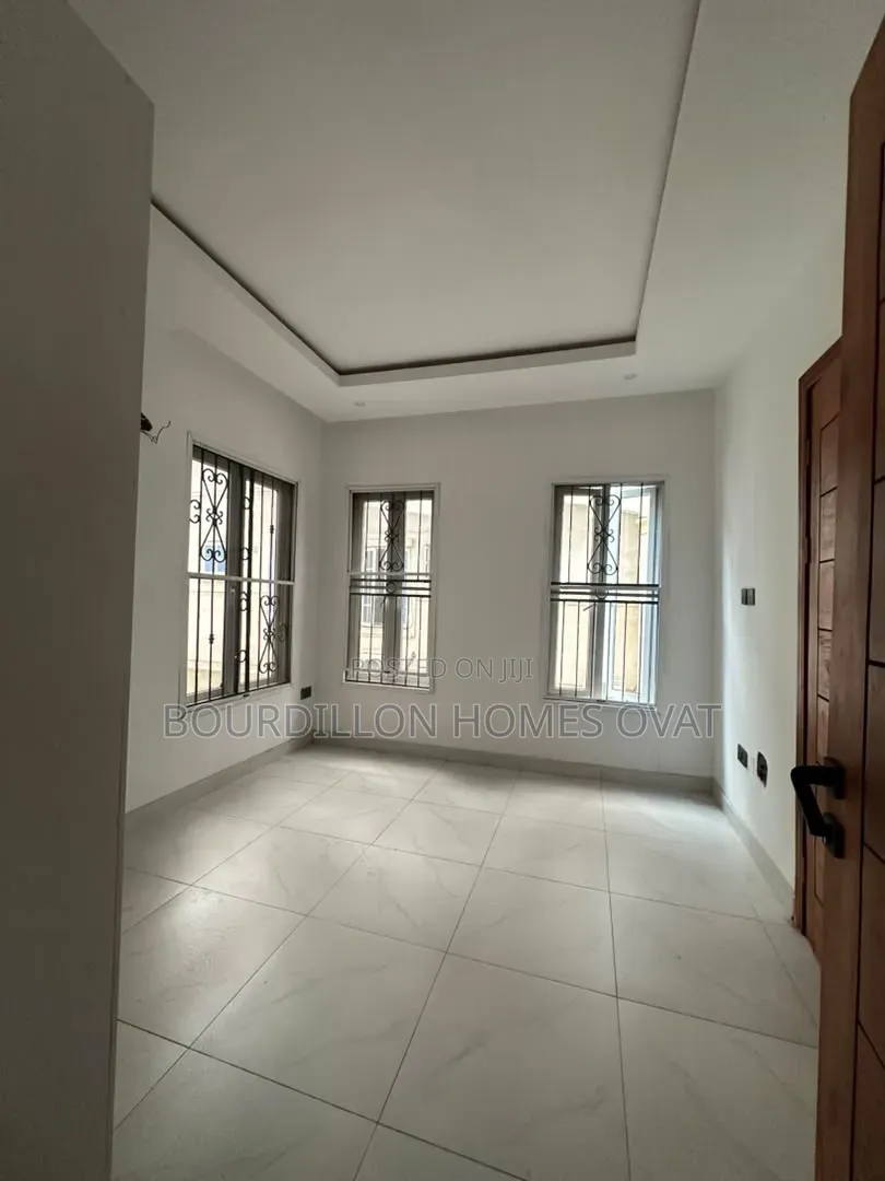 5bdrm Maisonette in Lekki Phase 1 Lagos for sale