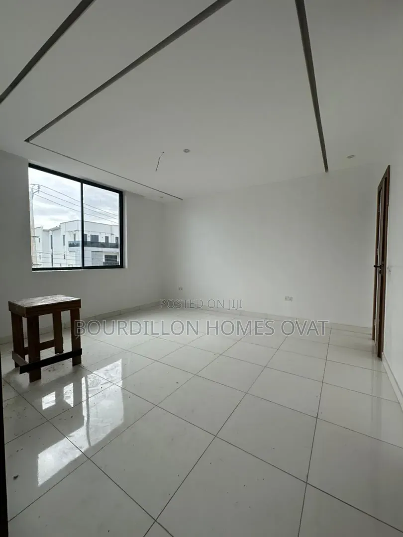 1bdrm Apartment in Lekki Phase 1 Lagos for sale