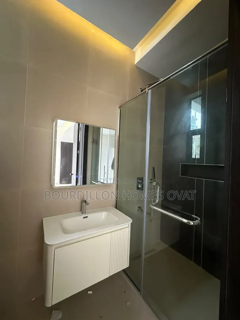 2bdrm Apartment in Lekki Phase 1 Lagos for sale