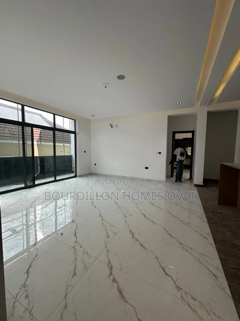 2bdrm Apartment in Lekki Phase 1 Lagos for sale