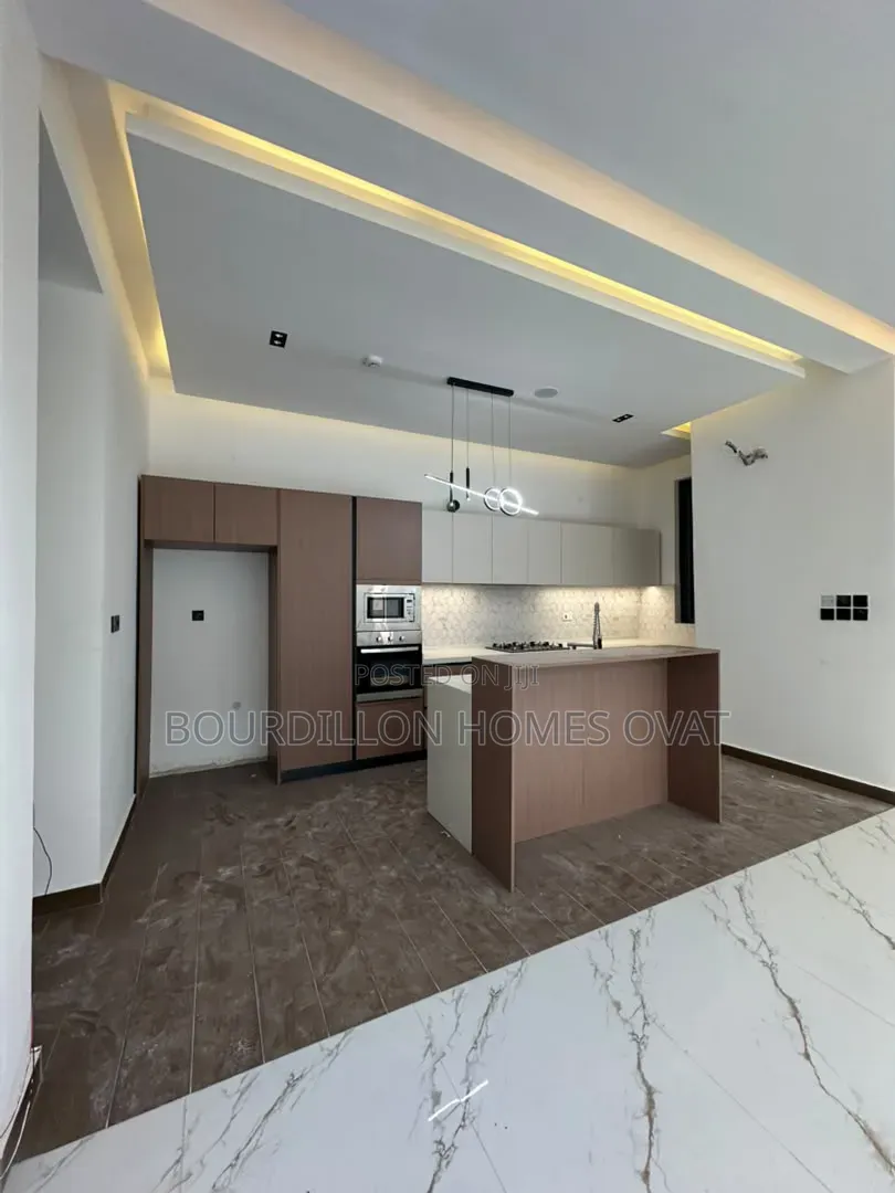 2bdrm Apartment in Lekki Phase 1 Lagos for sale