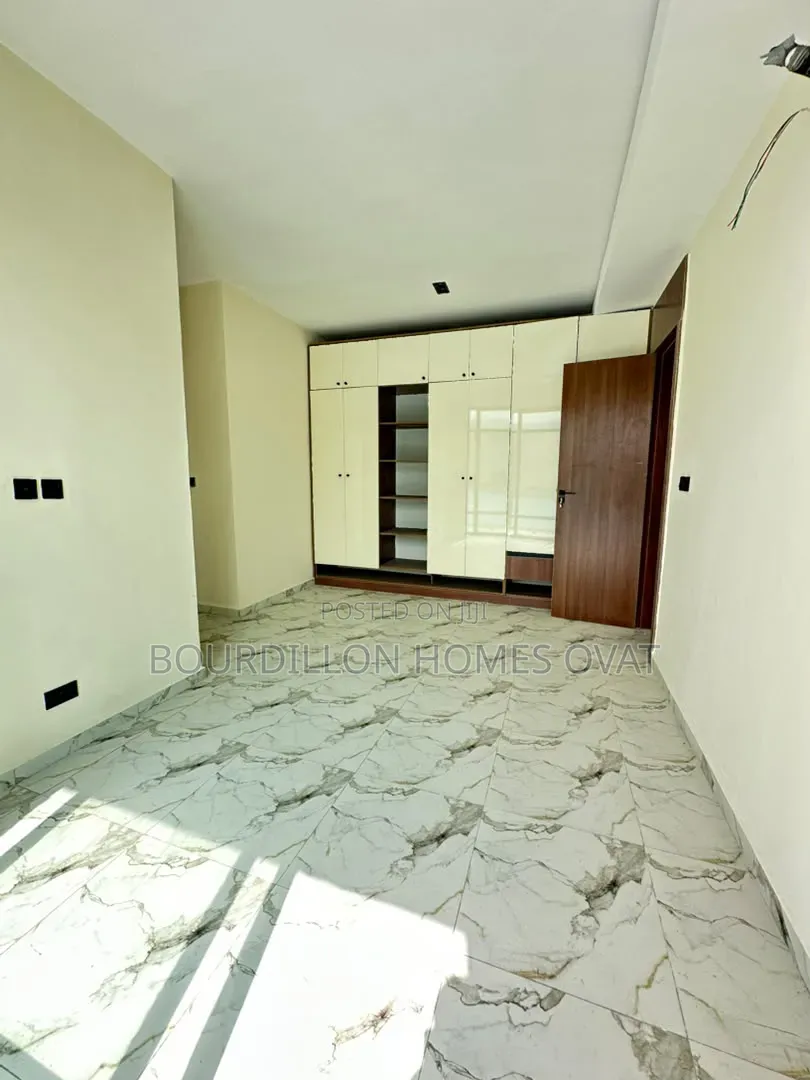 2bdrm Apartment in Lekki Phase 1 Lagos for sale