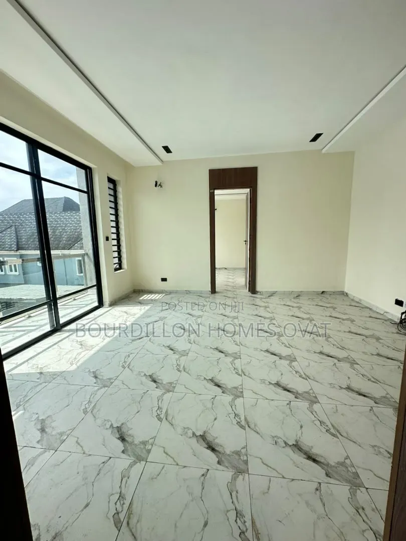 2bdrm Apartment in Lekki Phase 1 Lagos for sale
