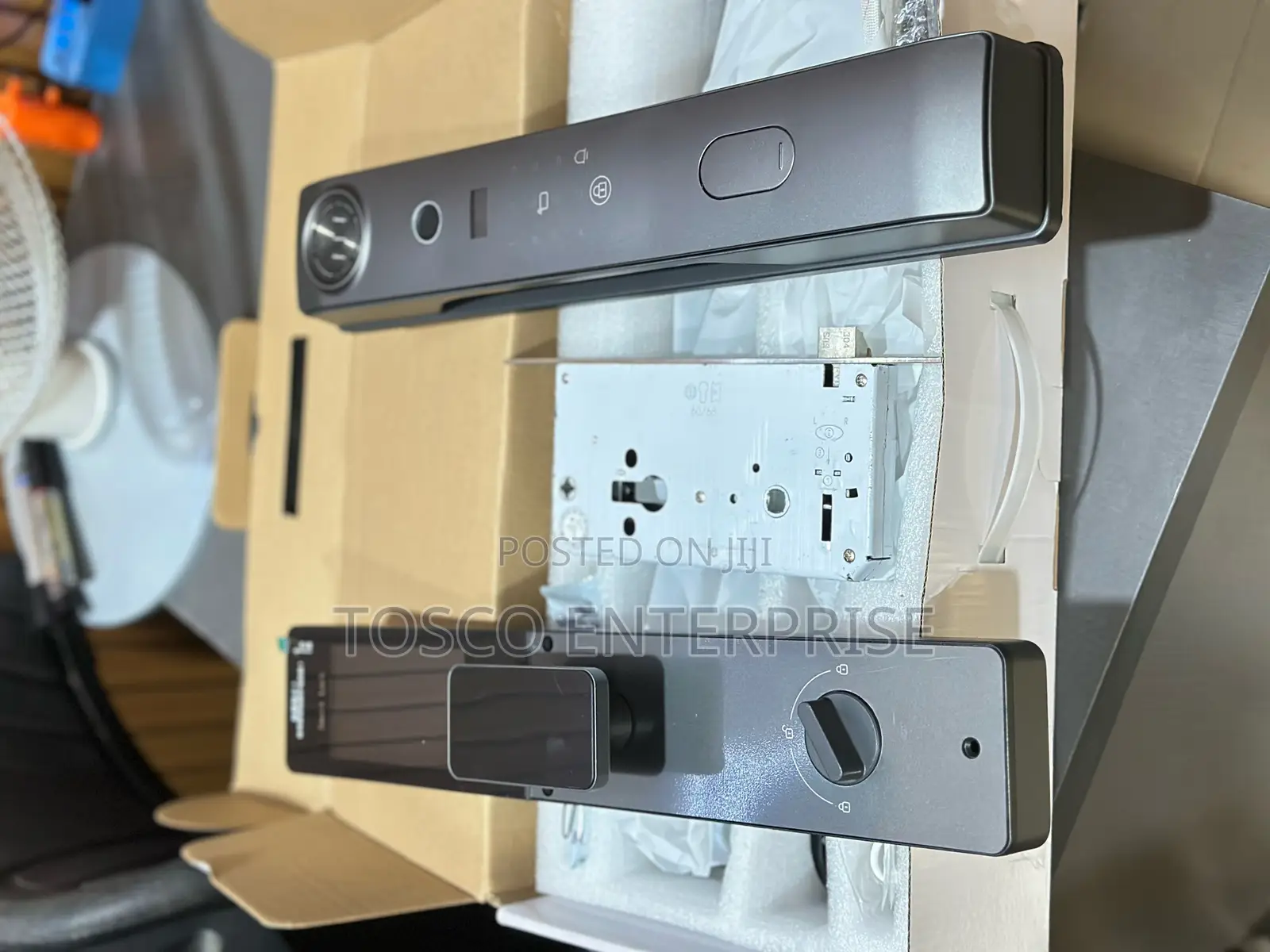 Smart Fingerprint Door Lock, Tuya App, PIN Card and Key Access.