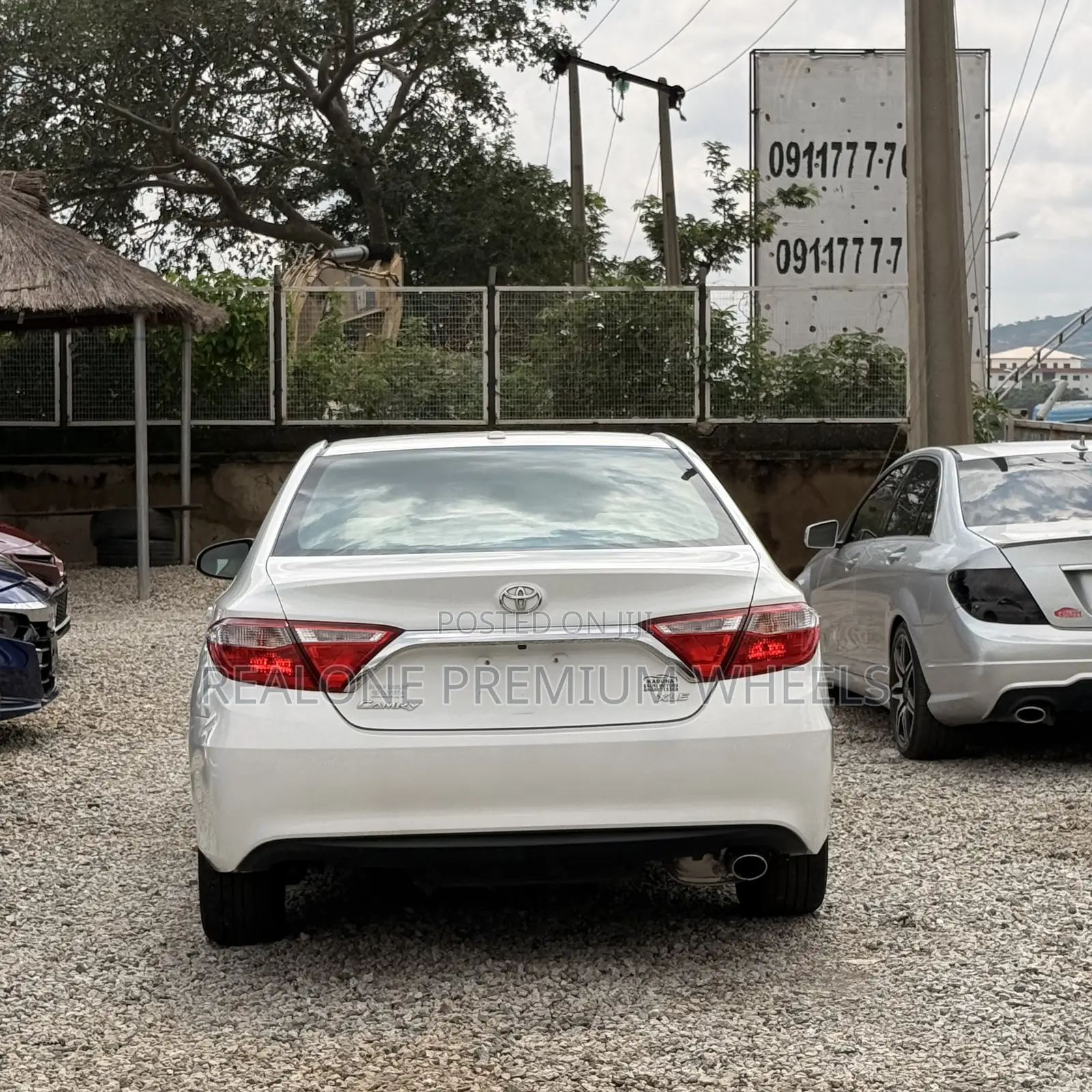 Toyota Camry XLE 4dr Sedan (2.5L 4cyl 6A) 2016 White