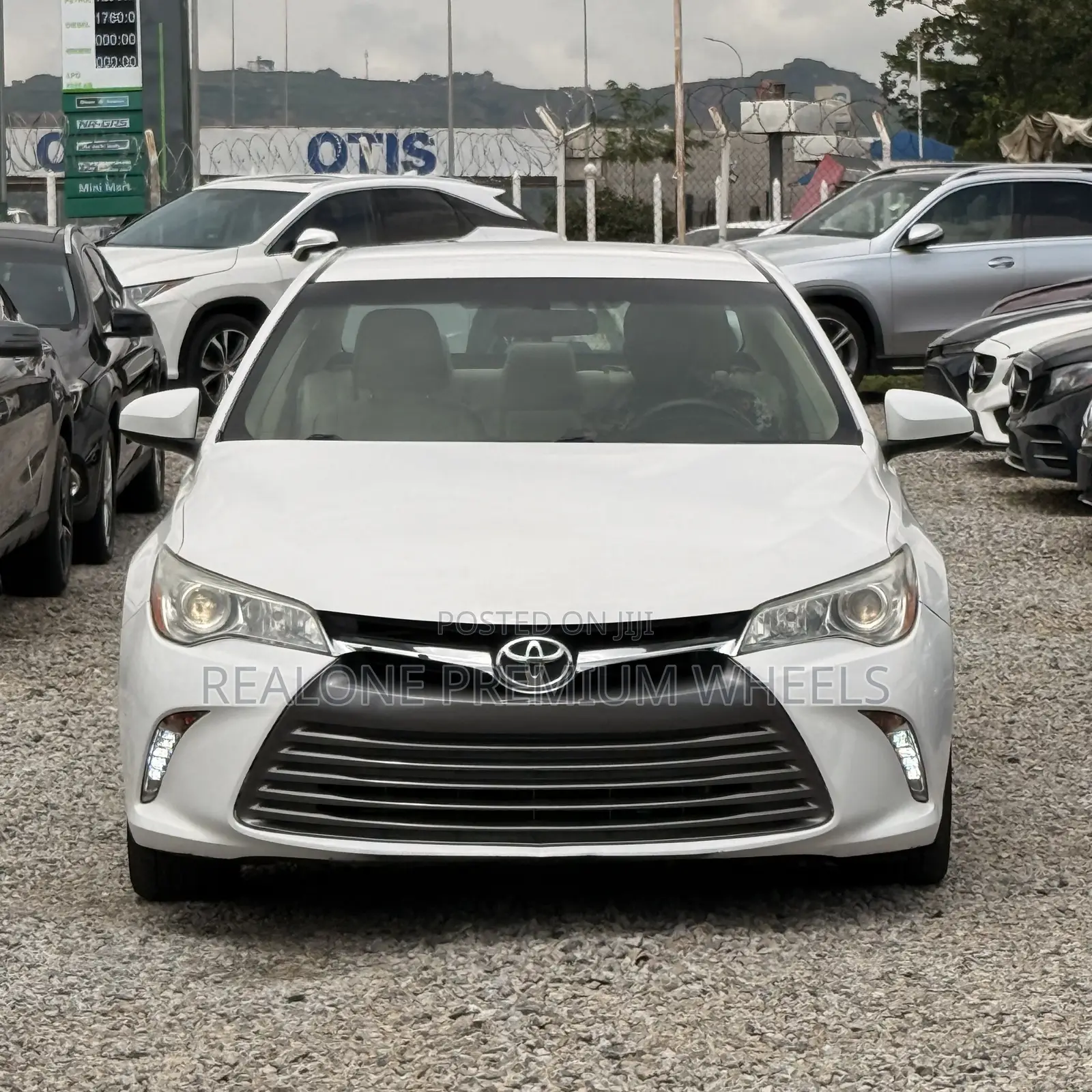 Toyota Camry XLE 4dr Sedan (2.5L 4cyl 6A) 2016 White