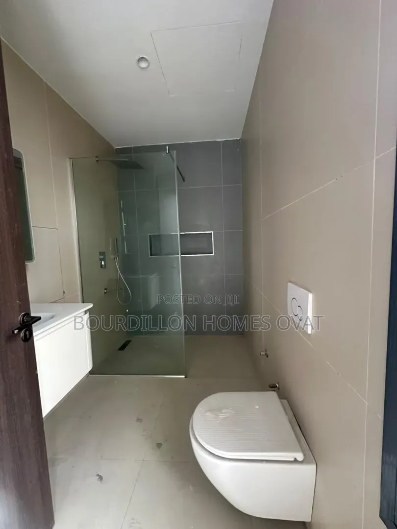 2bdrm Apartment in Lekki Phase 1 Lagos for sale