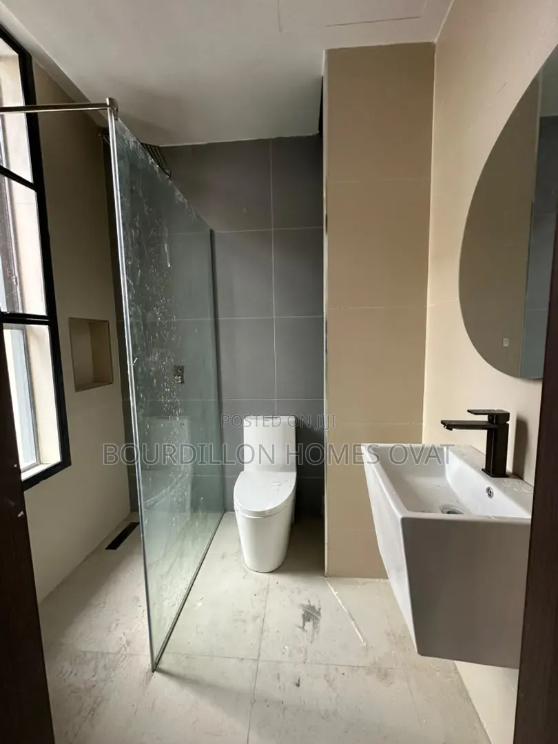 2bdrm Apartment in Lekki Phase 1 Lagos for sale