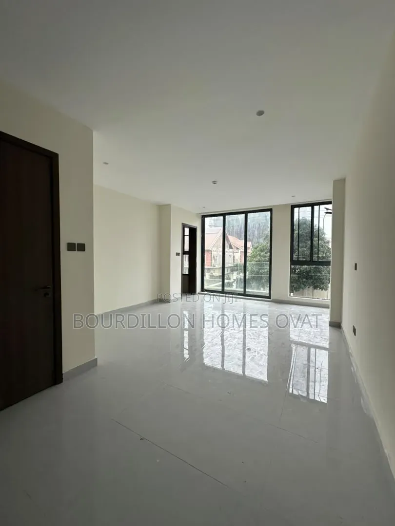 2bdrm Apartment in Lekki Phase 1 Lagos for sale