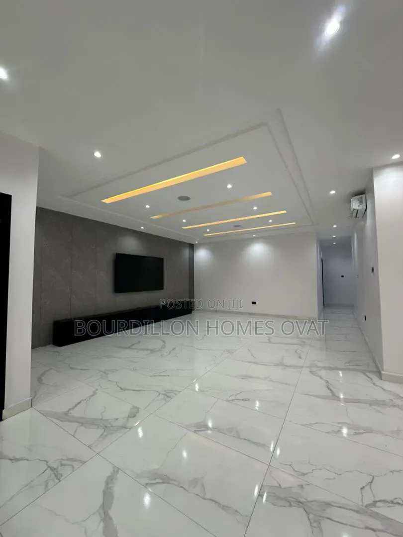 2bdrm Apartment in Lekki Phase 1 Lagos for sale