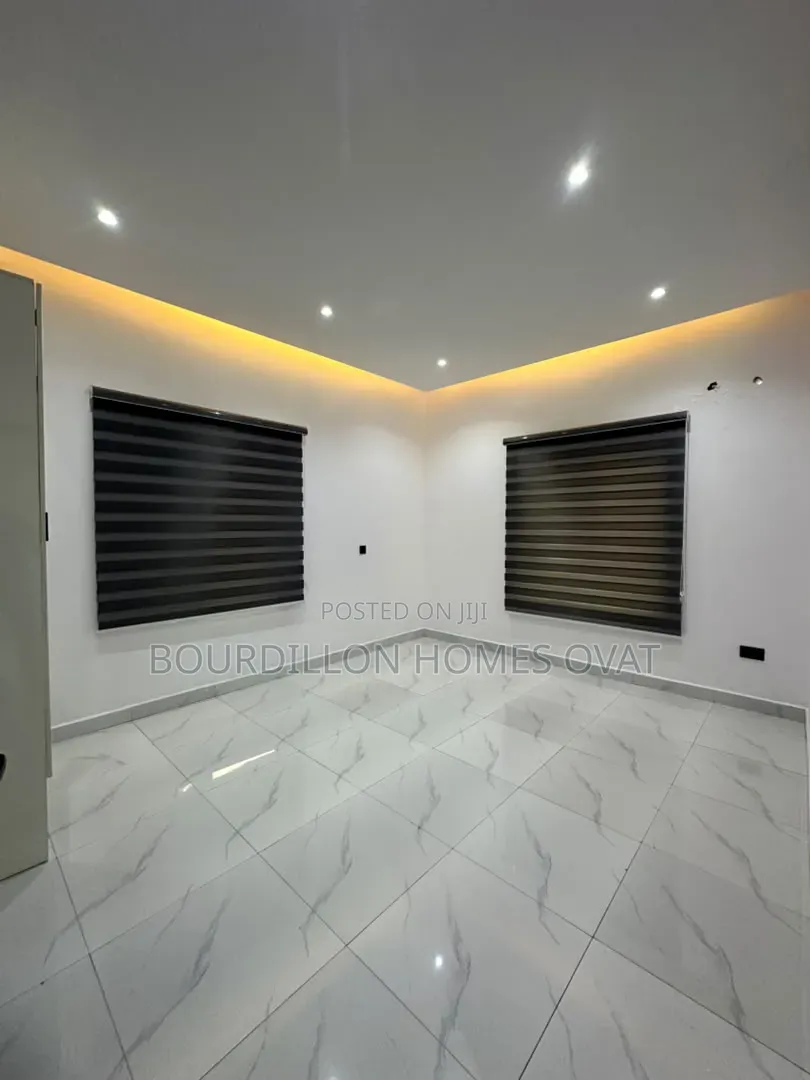 2bdrm Apartment in Lekki Phase 1 Lagos for sale