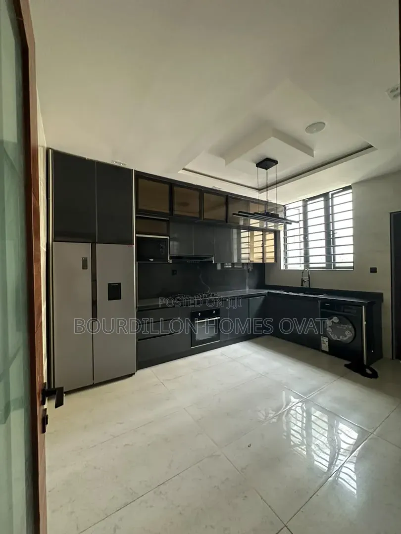 5bdrm Duplex in Lekki Phase 1 Lagos for sale