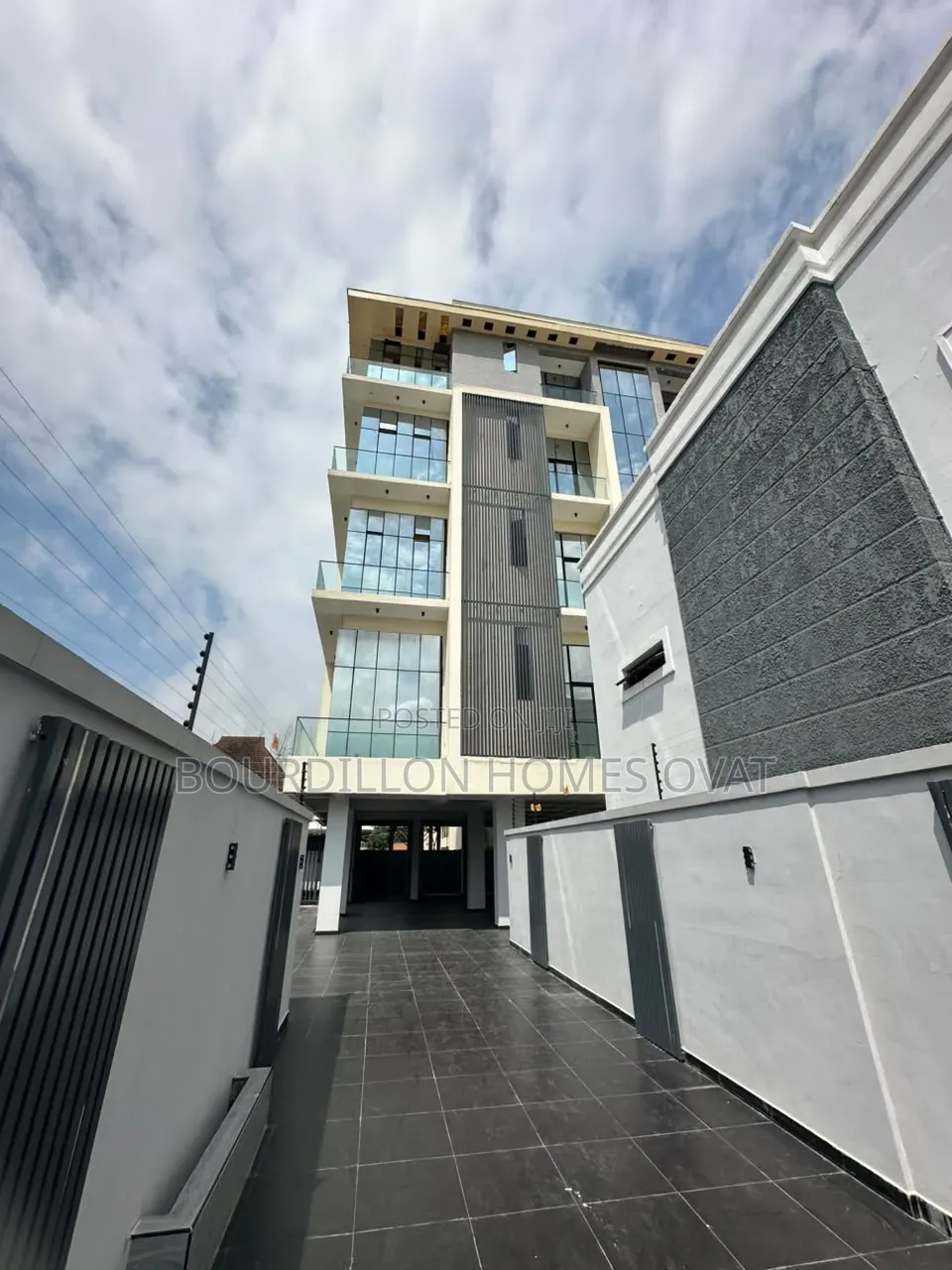 3bdrm Apartment in Lekki Phase 1 Lagos for sale