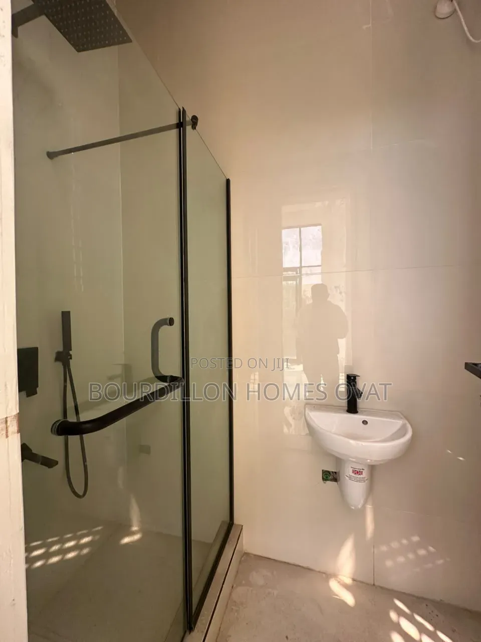 3bdrm Apartment in Lekki Phase 1 Lagos for sale