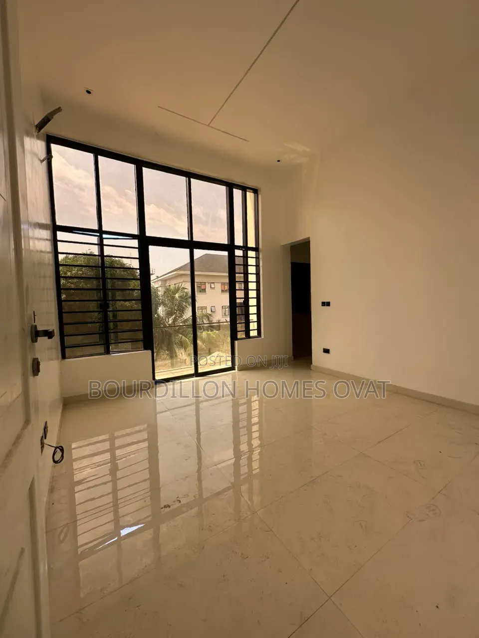 3bdrm Apartment in Lekki Phase 1 Lagos for sale