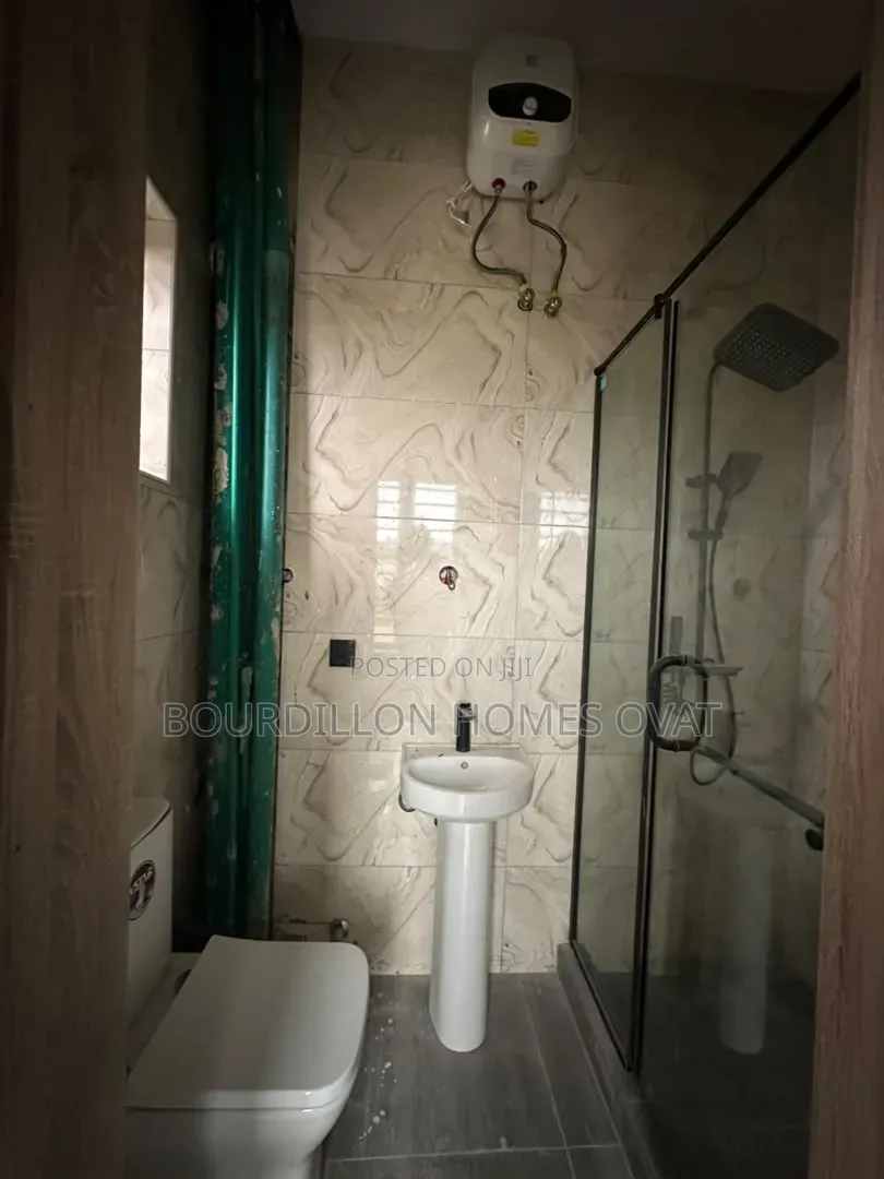 2bdrm Apartment in Lekki Phase 1 Lagos for sale