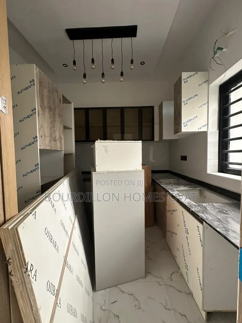 2bdrm Apartment in Lekki Phase 1 Lagos for sale
