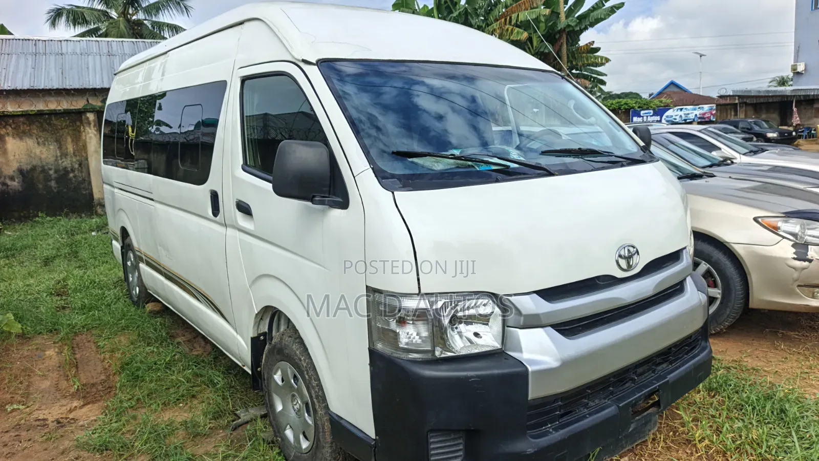 Toyota Grand HiAce 2002 White