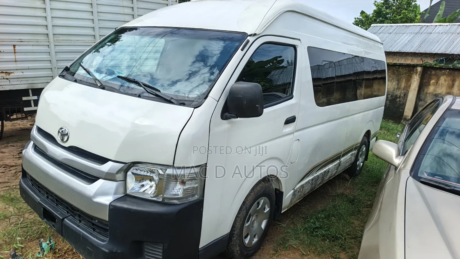 Toyota Grand HiAce 2002 White