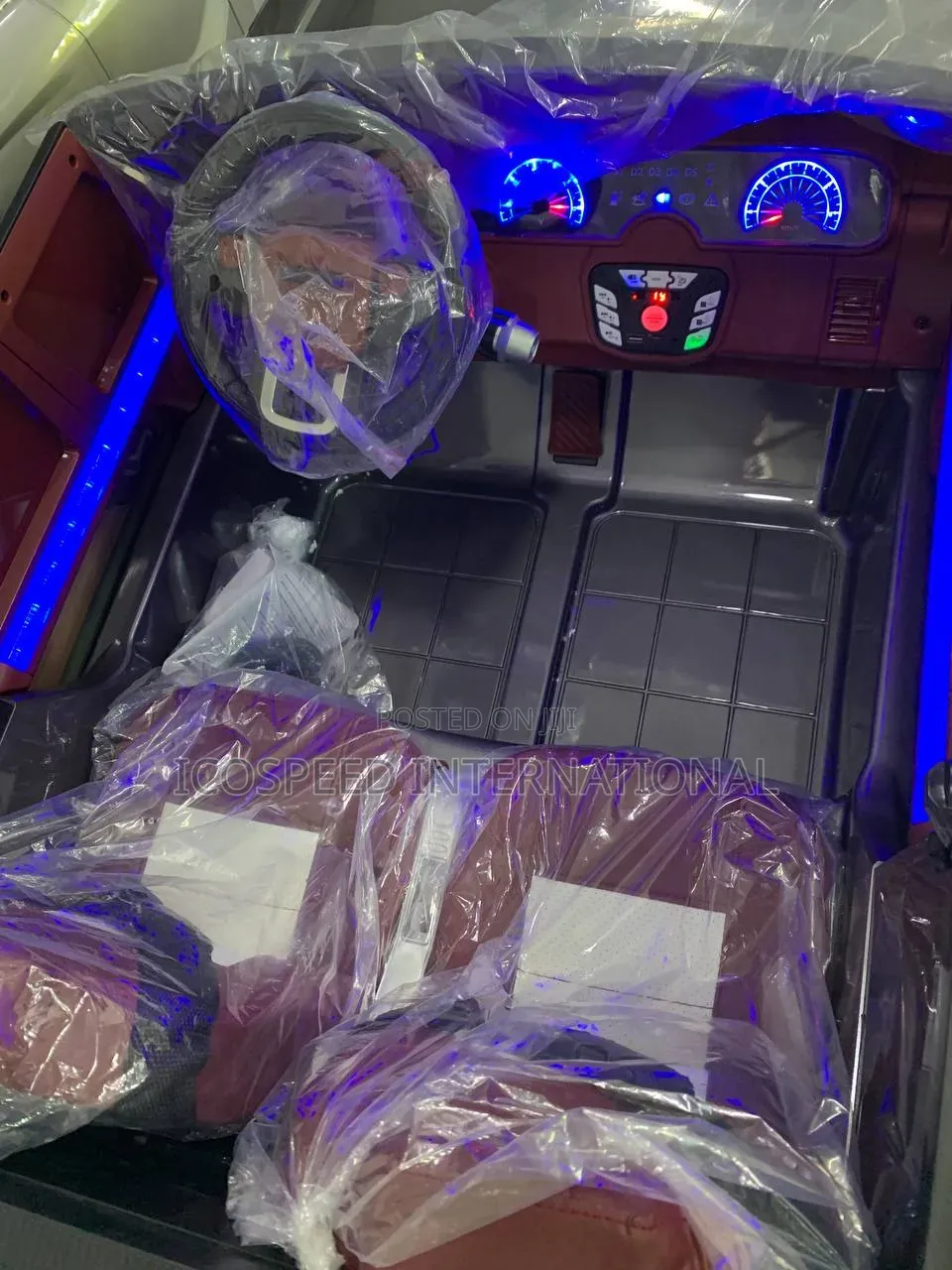 Grey Range Rover Ride-on Car With Bluetooth Speaker and Remot Age 1-10