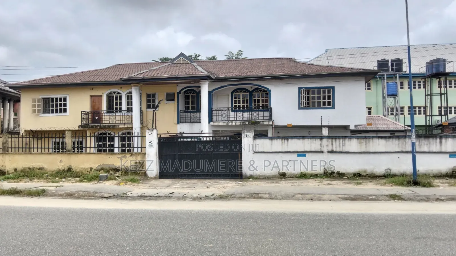 10bdrm Duplex in Stadium Road , Port for sale