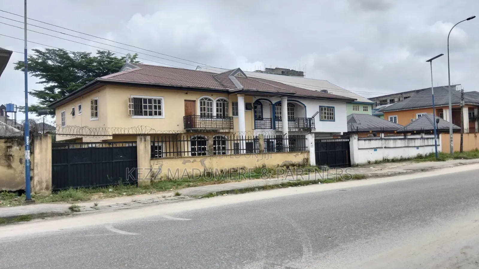 10bdrm Duplex in Stadium Road , Port for sale