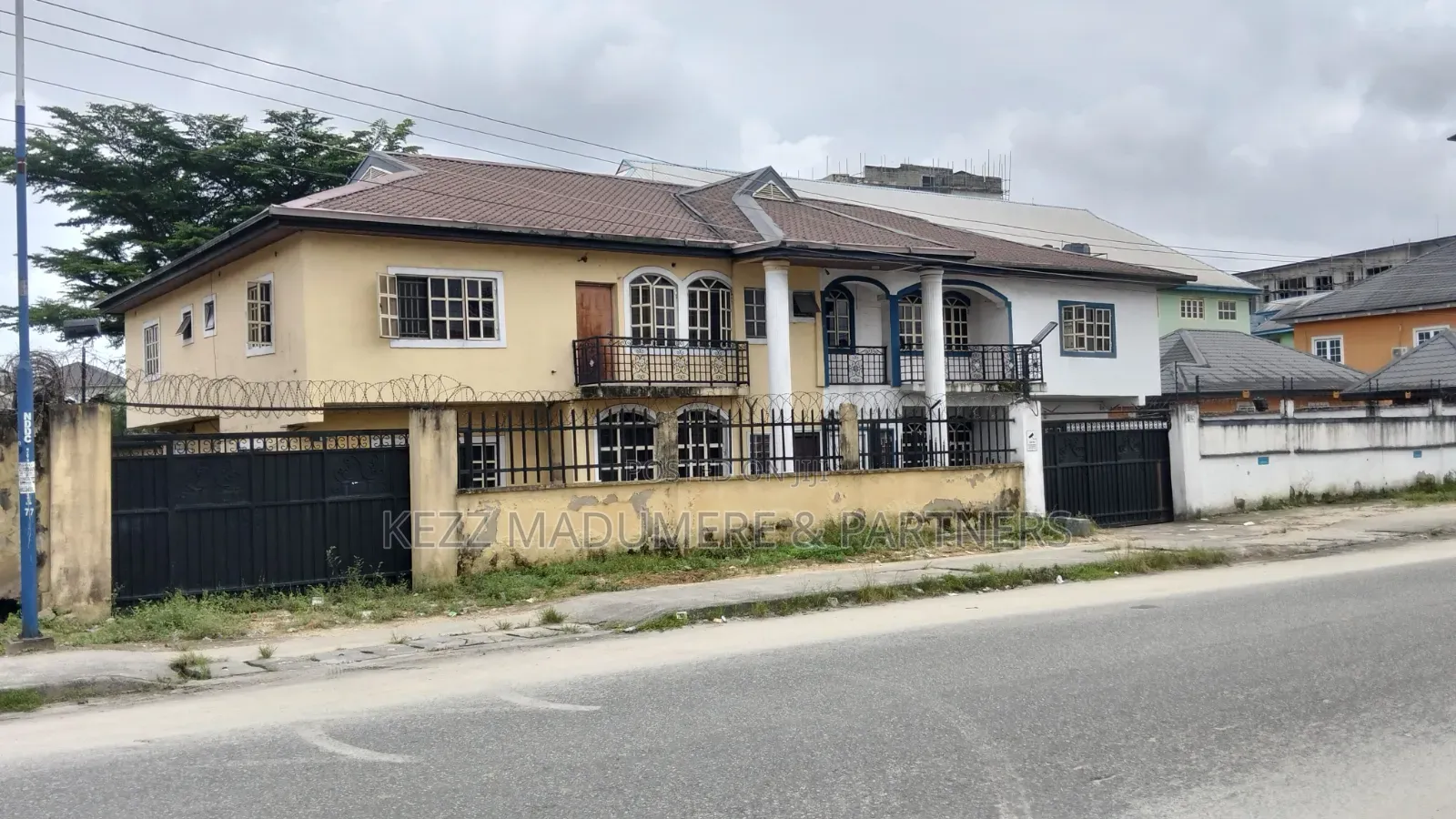 10bdrm Duplex in Stadium Road , Port for sale