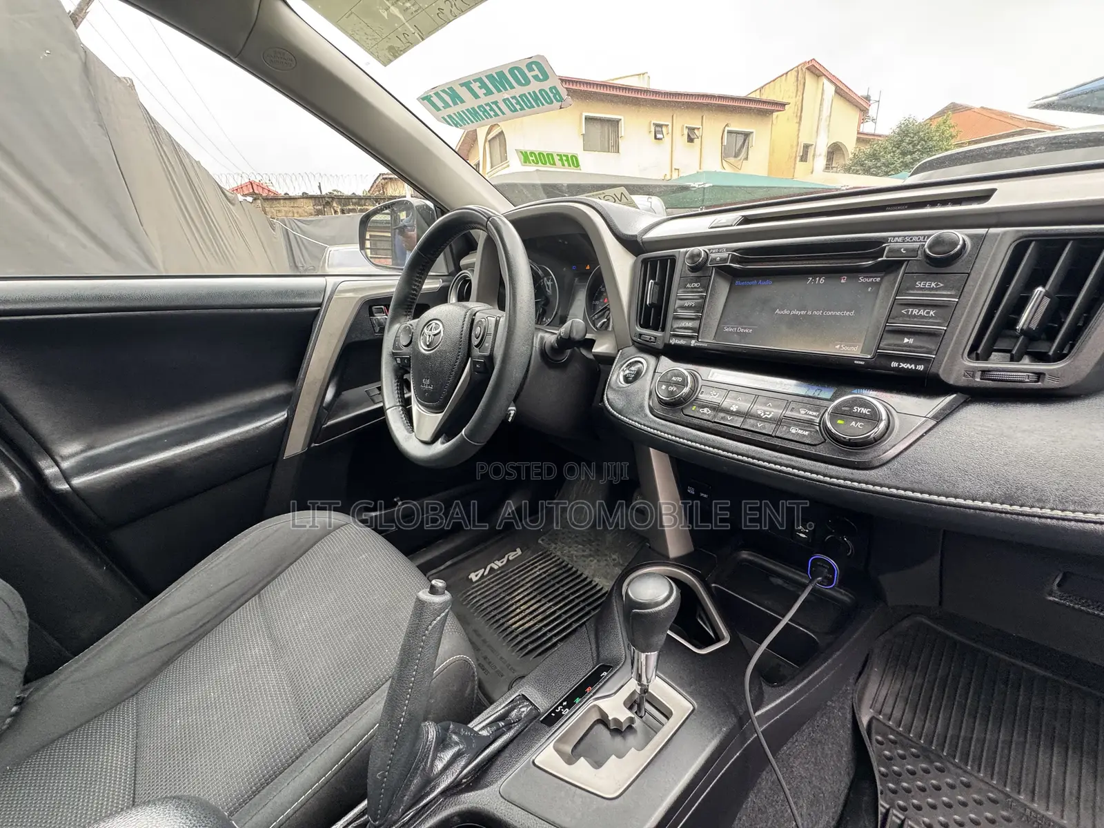 Toyota RAV4 XLE 4dr SUV (2.5L 4cyl 6A) 2018 Gray