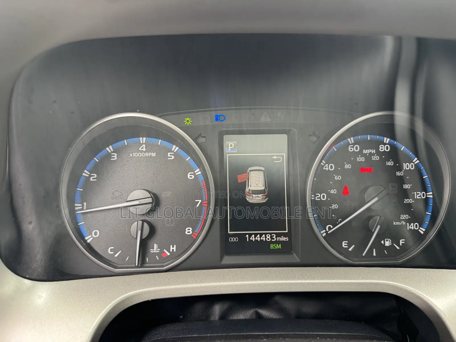 Toyota RAV4 XLE 4dr SUV (2.5L 4cyl 6A) 2018 Gray