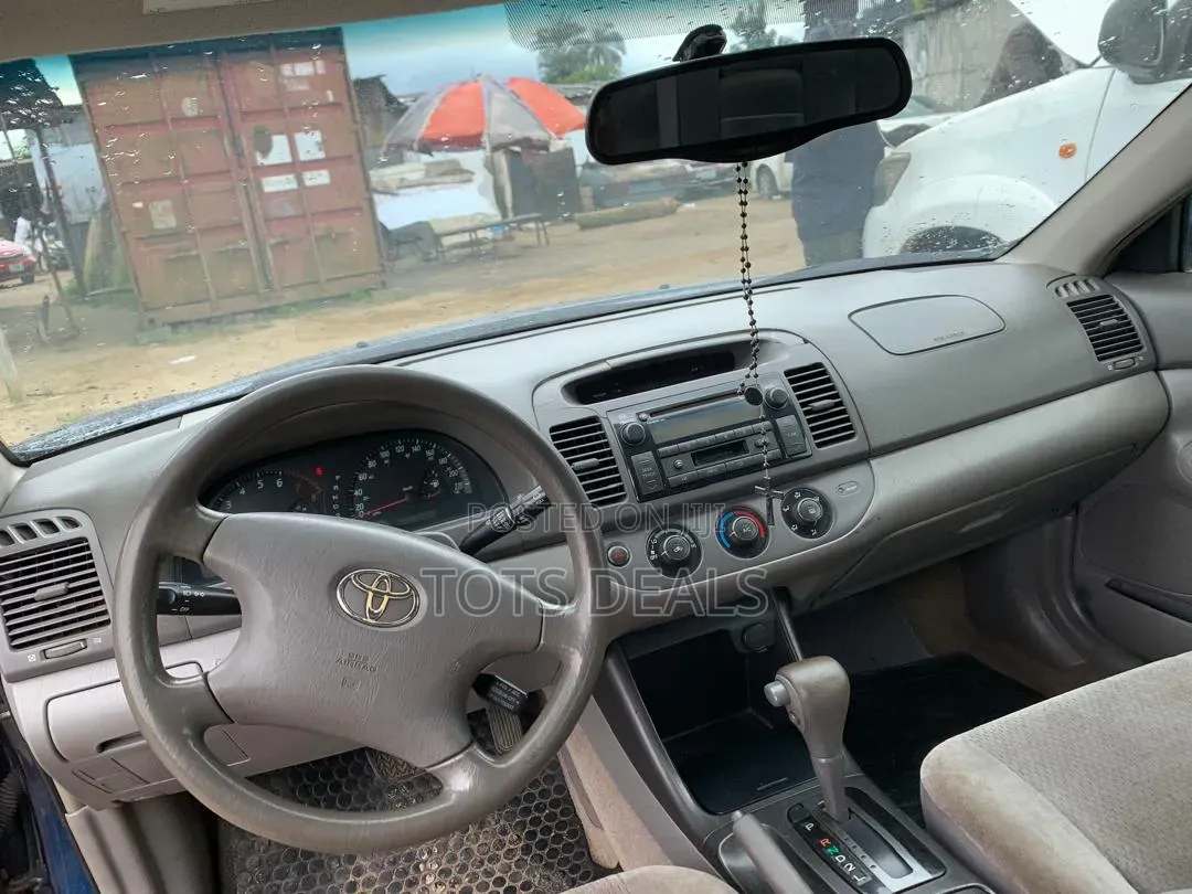 Toyota Camry LE 4dr Sedan (2.4L 4cyl 5M) 2004 Blue