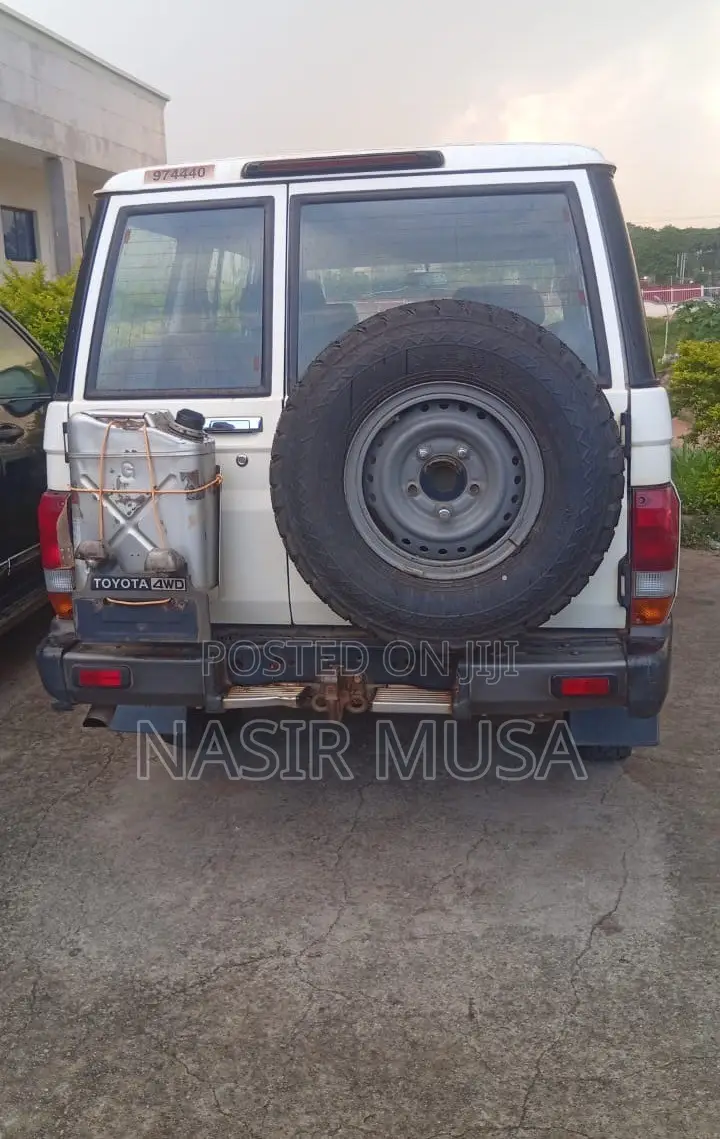 Toyota Land Cruiser 2018 Gray