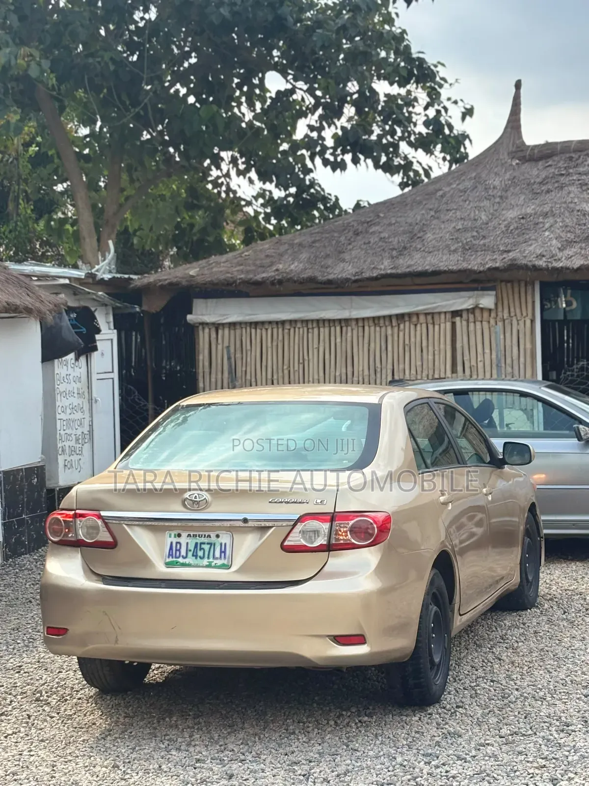 Toyota Corolla 2012 Gold