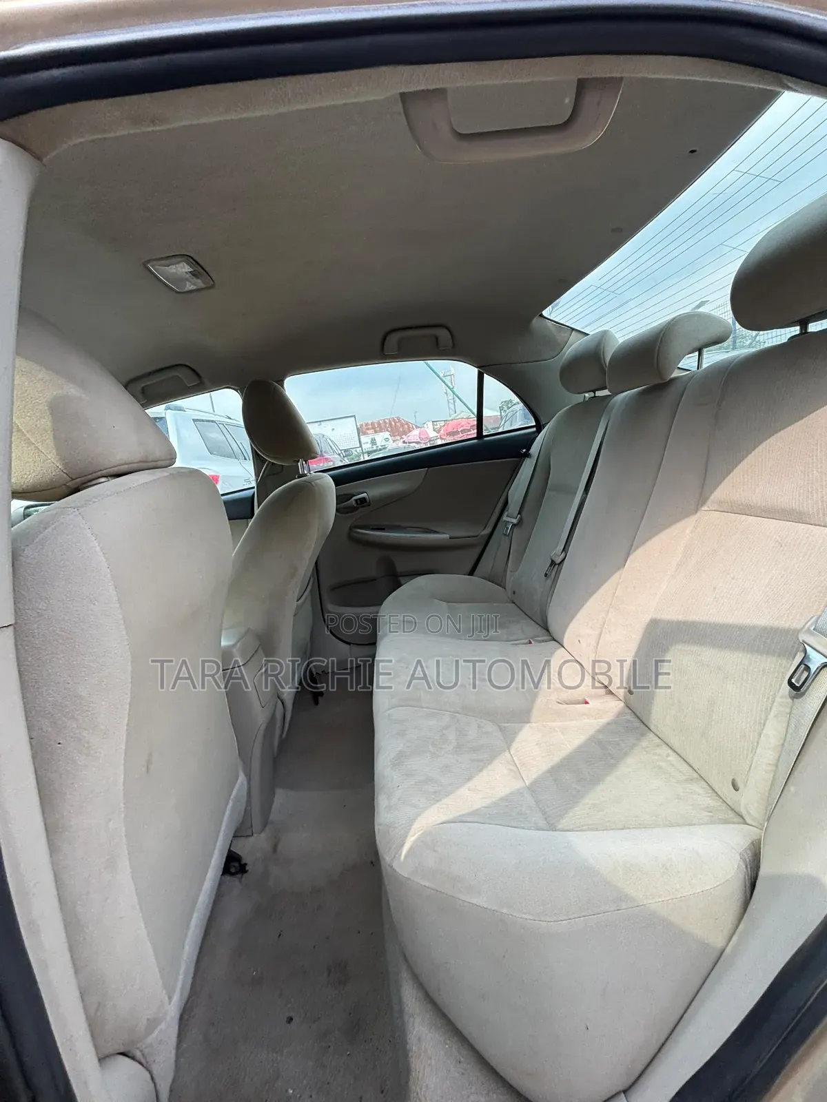 Toyota Corolla 2012 Gold