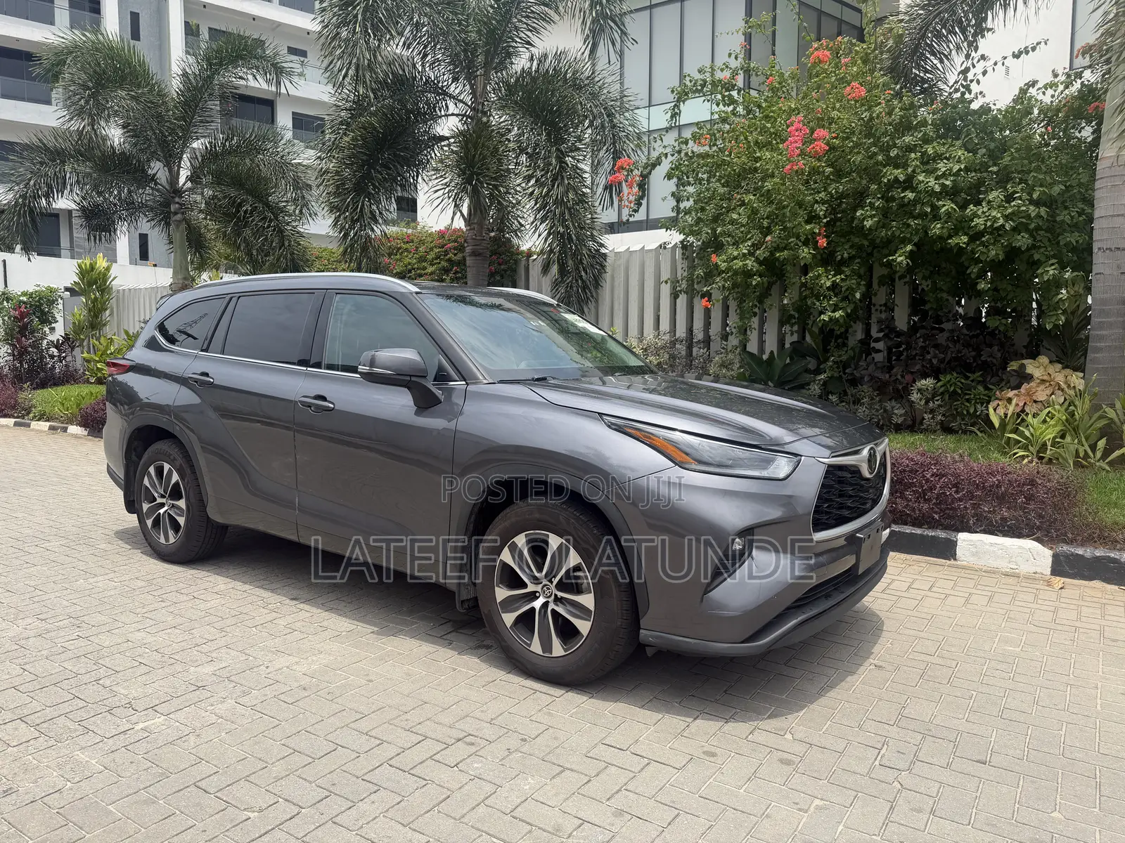 Toyota Highlander XLE 2021 Gray