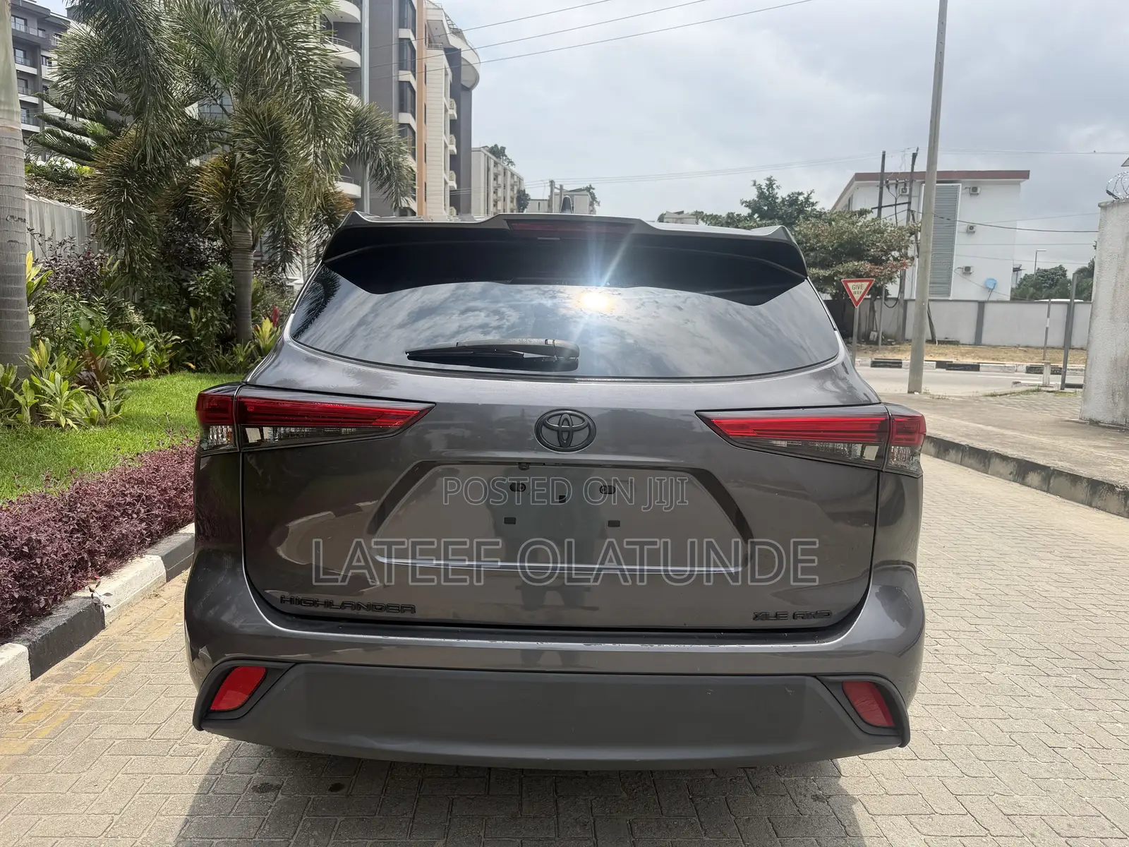 Toyota Highlander XLE 2021 Gray