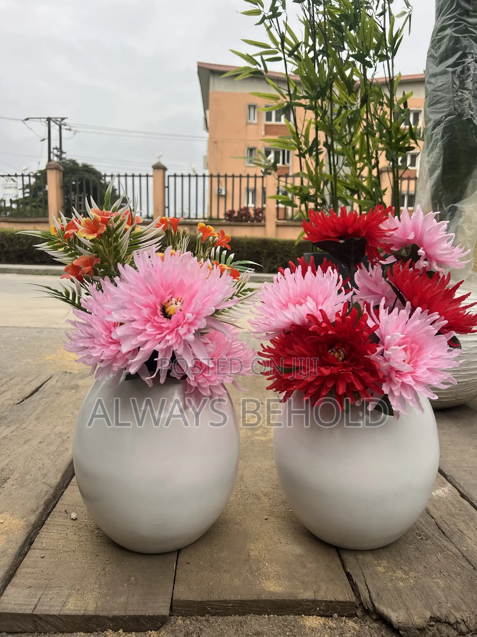 Round Flower Vase Arrangement • Vase: Round, Bulb-Shaped Decorative