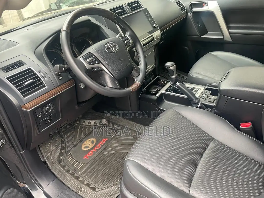 Toyota Land Cruiser 76 Series 2022 Black