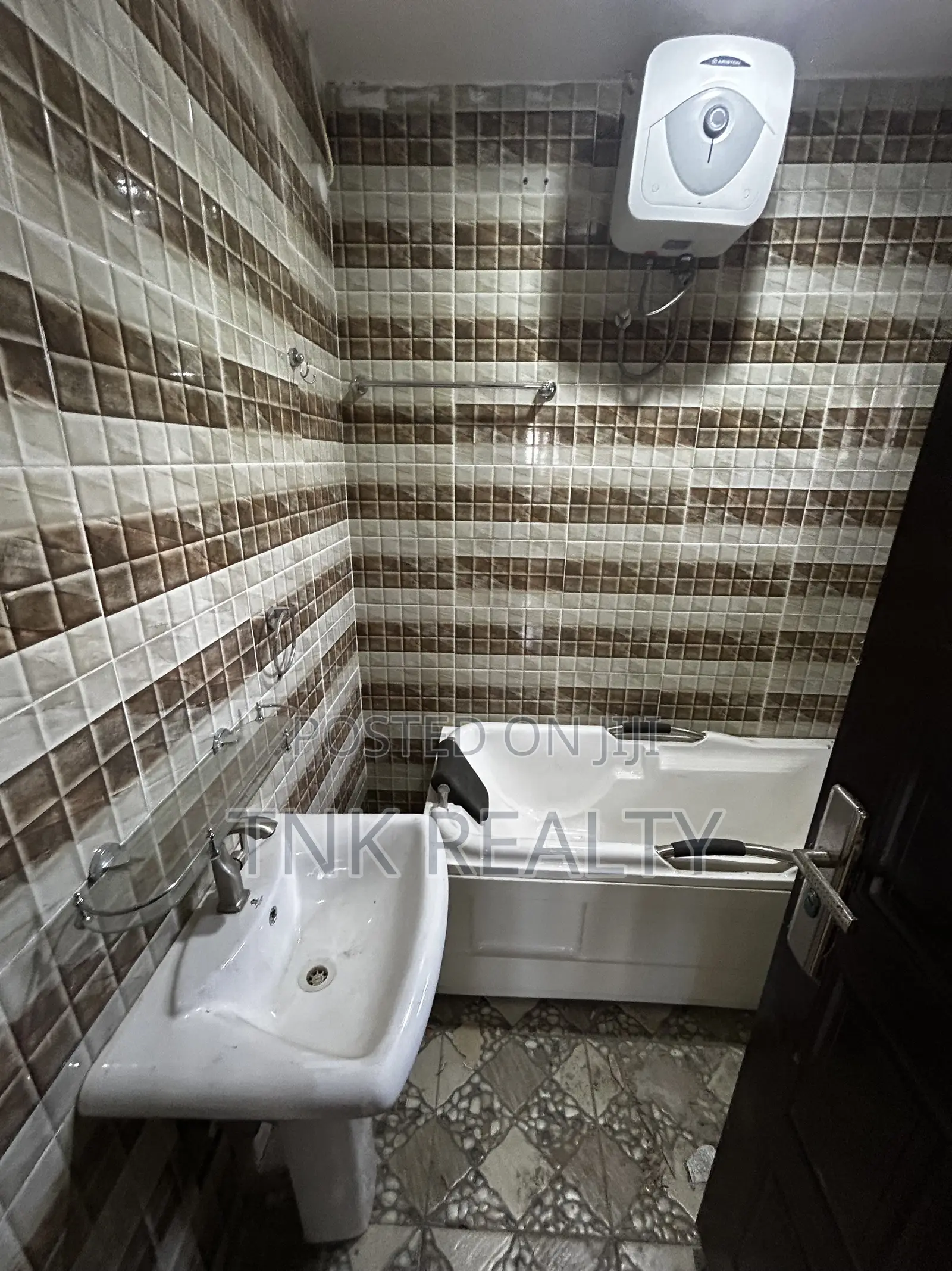 Furnished 3bdrm Apartment in Mabushi for rent