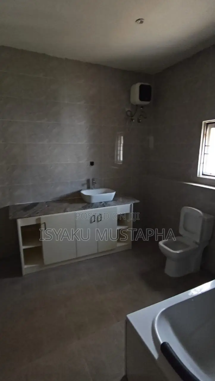 5bdrm Duplex in Peachville Gardens, Kaura for rent