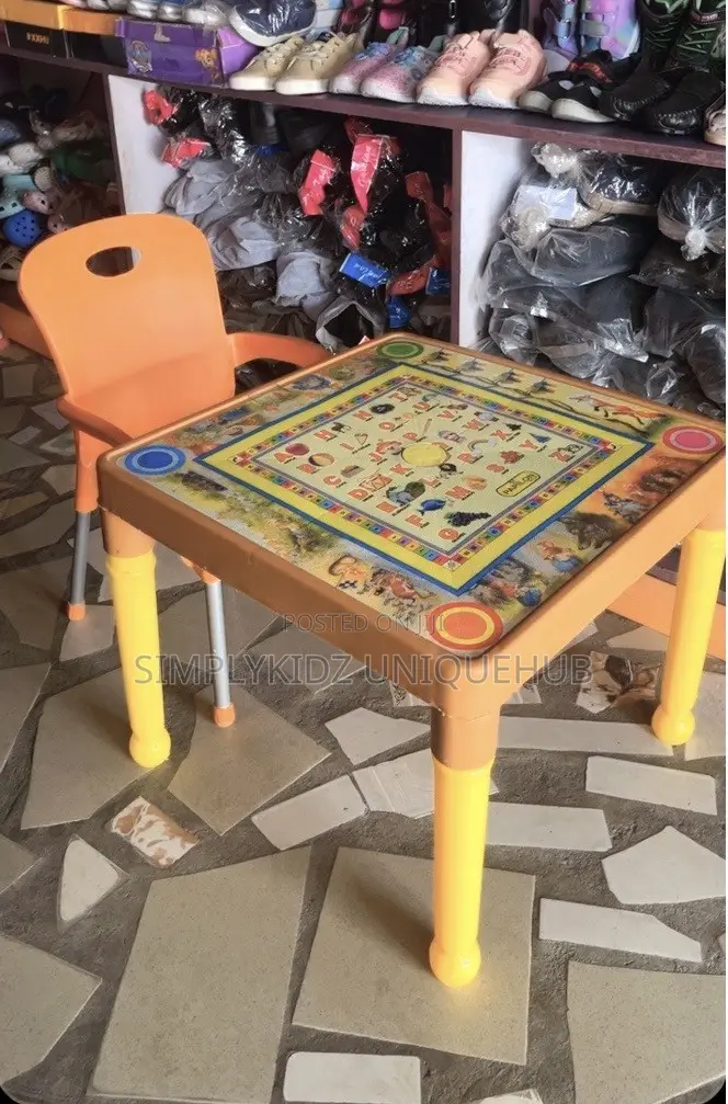 A Table and a Chair for Your Adorable (1set)
