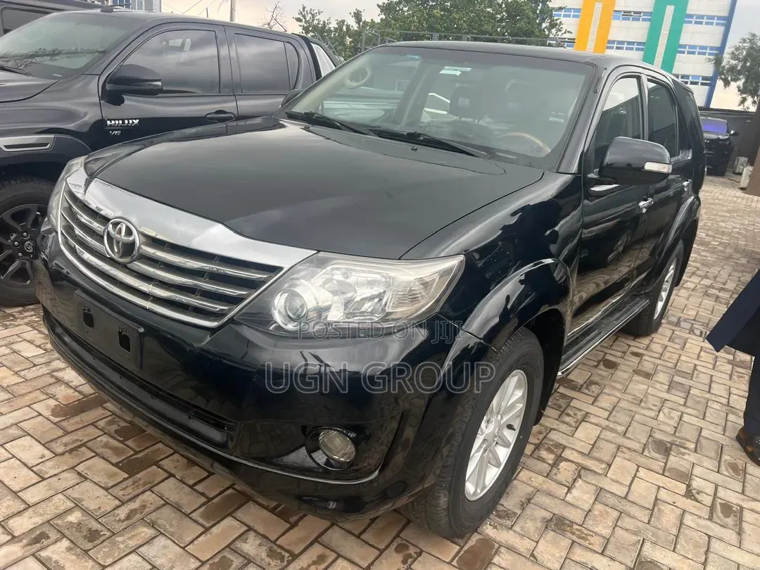 Toyota Fortuner 2015 Black