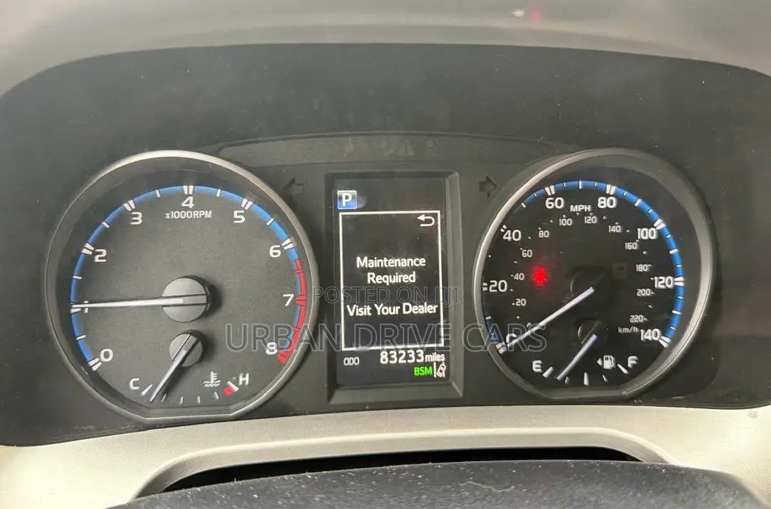 Toyota RAV4 XLE 4dr SUV (2.5L 4cyl 6A) 2018 Gray