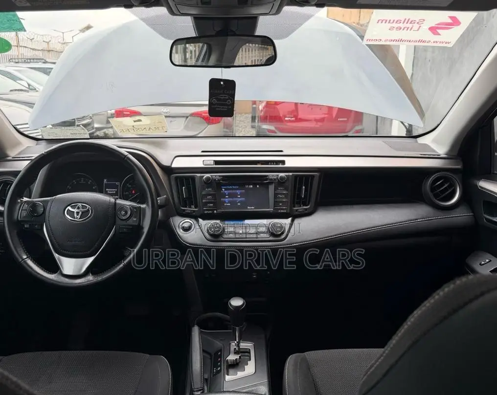 Toyota RAV4 XLE 4dr SUV (2.5L 4cyl 6A) 2018 Gray
