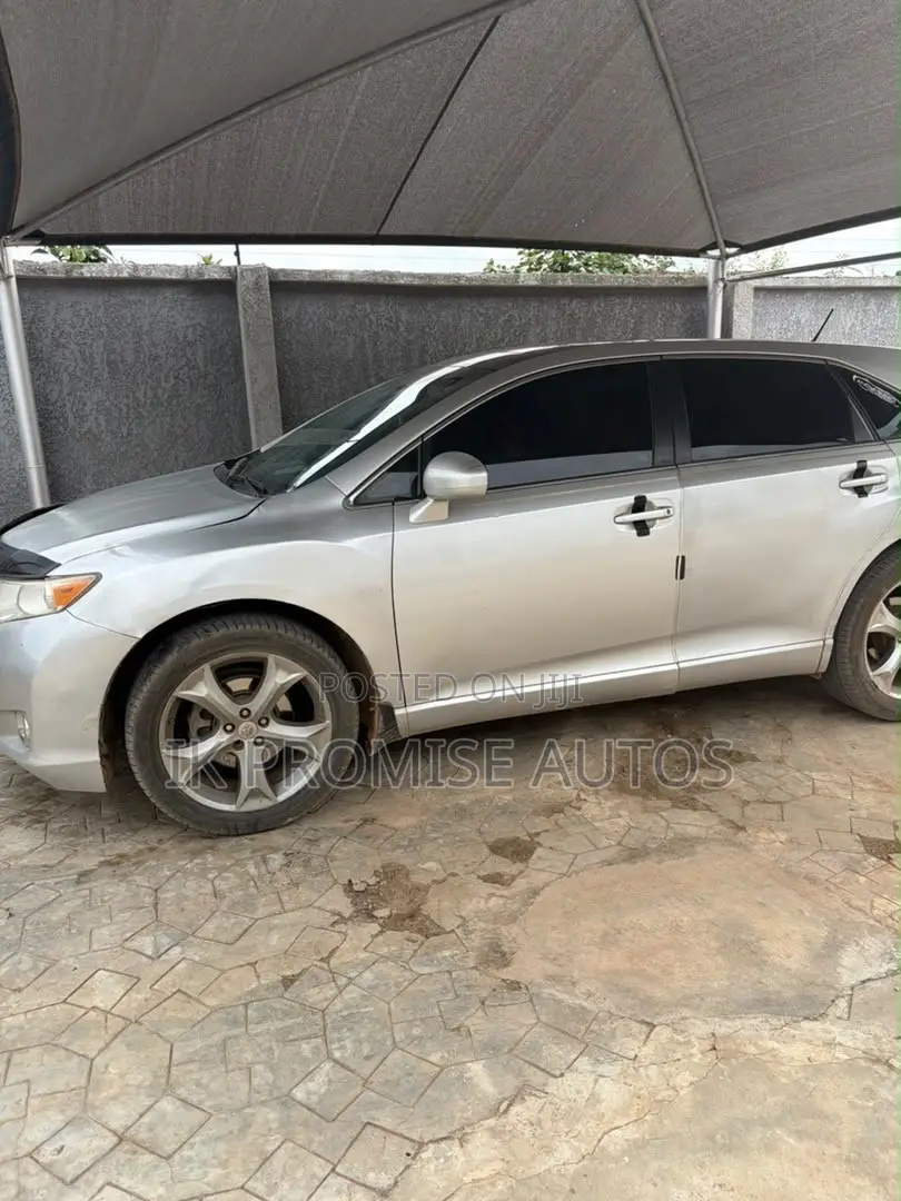 Toyota Venza 2010 Silver