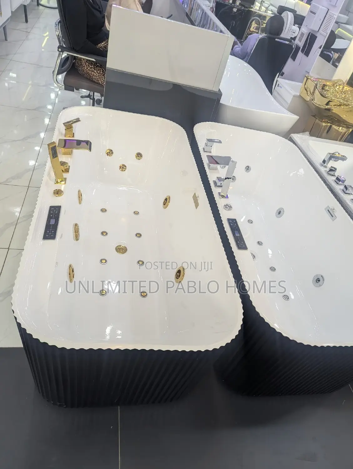 Luxury Free Standing Whirlpool Bathtub